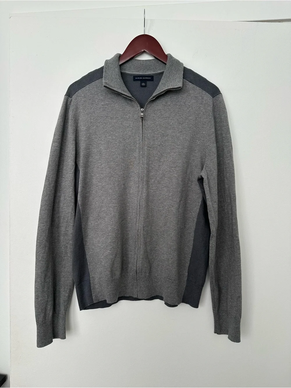 Silk & Cotton Banana Republic Men’s Gray Full-Zip Sweater